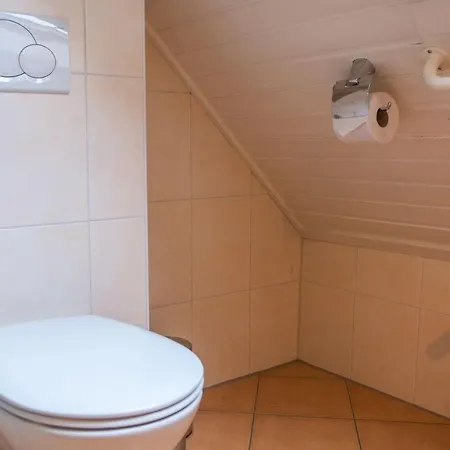 Strandhaus-nr-9-og-links