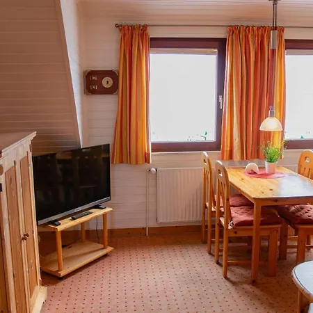 Strandhaus-nr-9-og-links Dahme (Schleswig-Holstein)