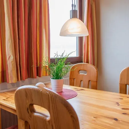 Strandhaus-nr-9-og-links *