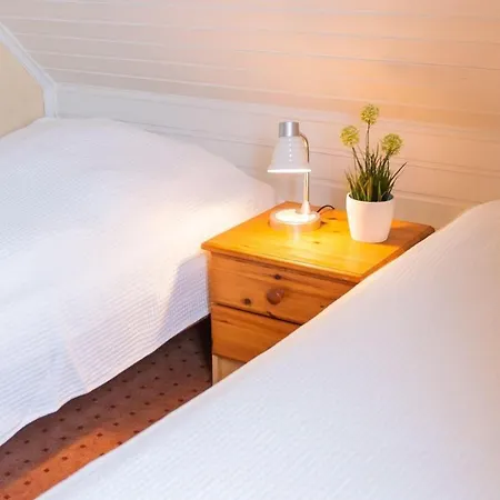 Strandhaus-nr-9-og-links *