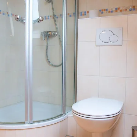 Strandhaus-nr-9-og-links *