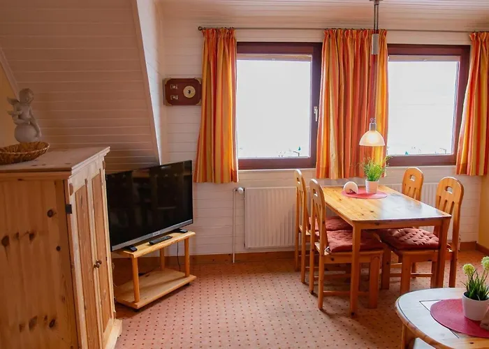 Strandhaus-nr-9-og-links Dahme (Schleswig-Holstein)